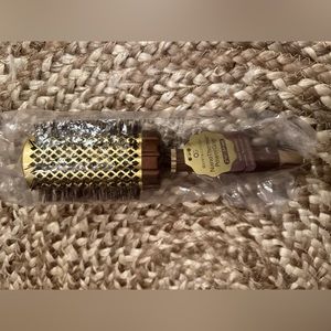 NWT- Olivia Garden Large Round Brush - 2 1/8 inches - Nano Thermic technology